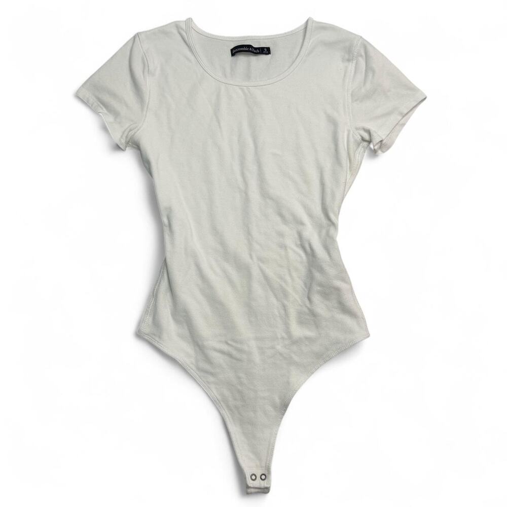 Abercrombie & Fitch white bodysuit with short sleeves a scoop neckline, size S